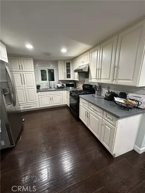 Corona, CA 92882,995 Pomona #79