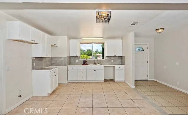 Apple Valley, CA 92308,21215 Multnomah Road
