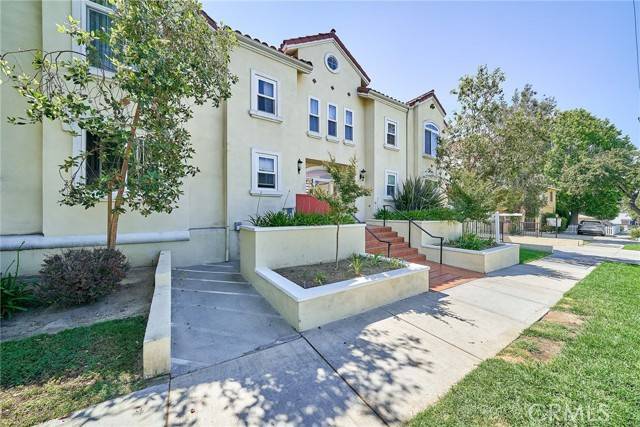 300 E Providencia Avenue #211, Burbank, CA 91502