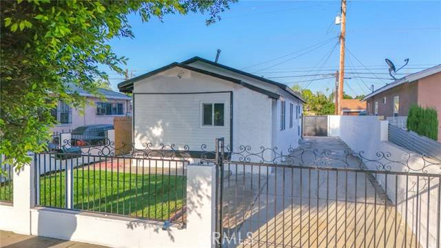 9218 Hooper Avenue, Los Angeles, CA 90002