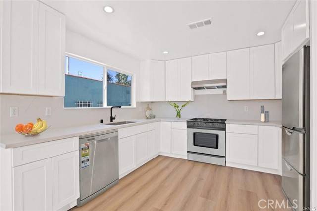 Los Angeles, CA 90016,3031 Vineyard Avenue