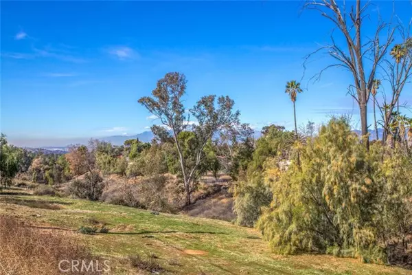 Redlands, CA 92373,724 W Sunset