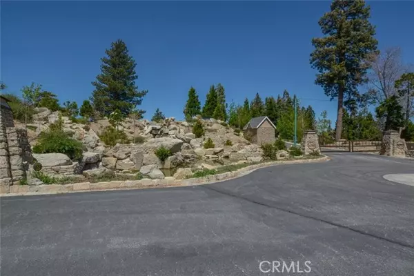 Lake Arrowhead, CA 92352,242 Hidden Forest