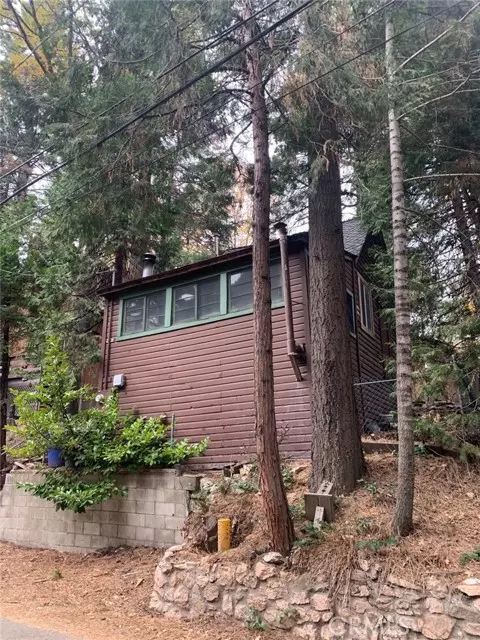 Lake Arrowhead, CA 92352,644 Victoria Court