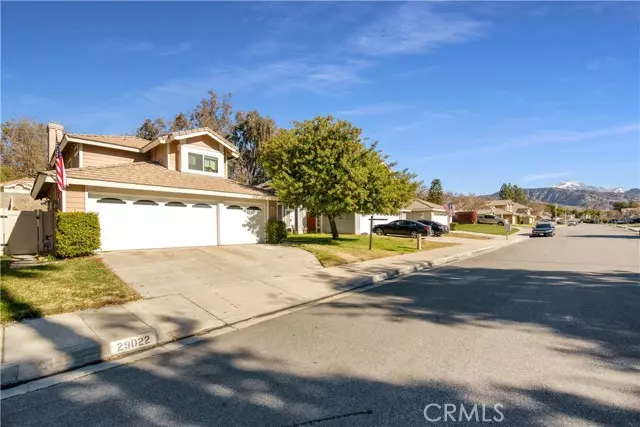 29022 Lake Ridge Lane, Highland, CA 92346