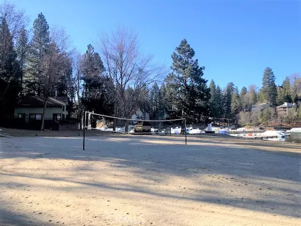 Lake Arrowhead, CA 92352,27721 Peninsula Drive #204