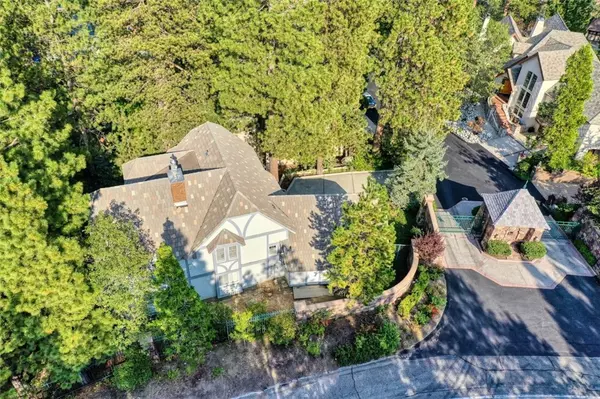 304 Lake Knoll Drive, Lake Arrowhead, CA 92352