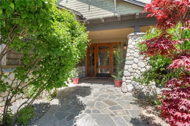 250 Brentwood Drive, Lake Arrowhead, CA 92352