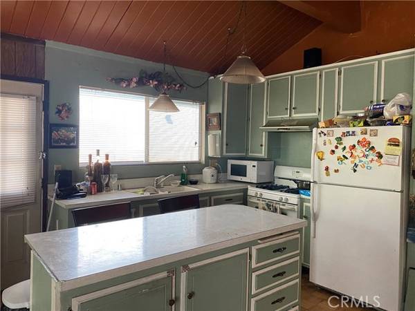 Arrowbear, CA 92382,2473 Fir Drive