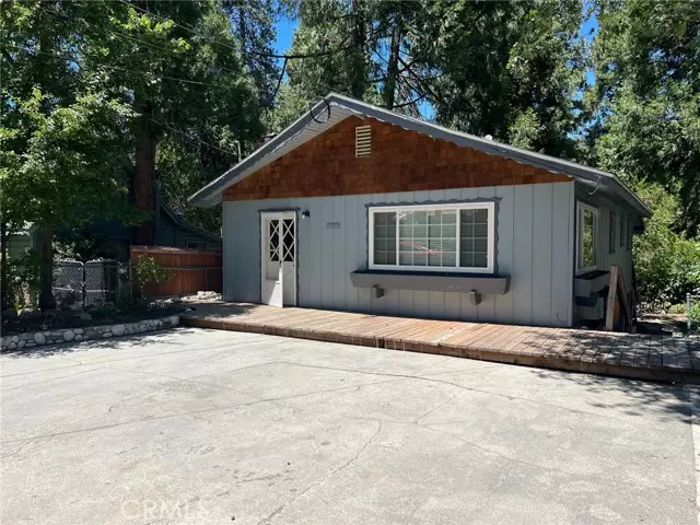 Crestline, CA 92325,23952 Straight Way