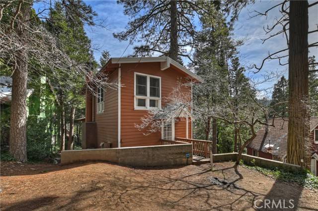 833 High Road, Crestline, CA 92325