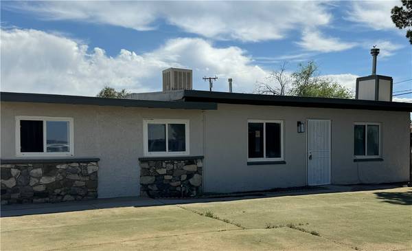 10809 Chamberlaine Way, Adelanto, CA 92301