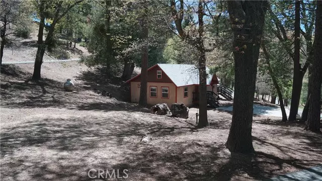 4 Hill Road, Running Springs, CA 92382