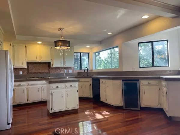 Lake Arrowhead, CA 92352,27315 Maplewood Drive