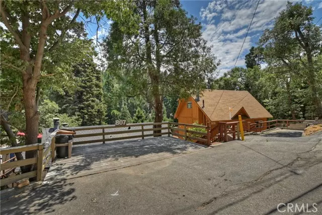 807 Virginia Court, Lake Arrowhead, CA 92352