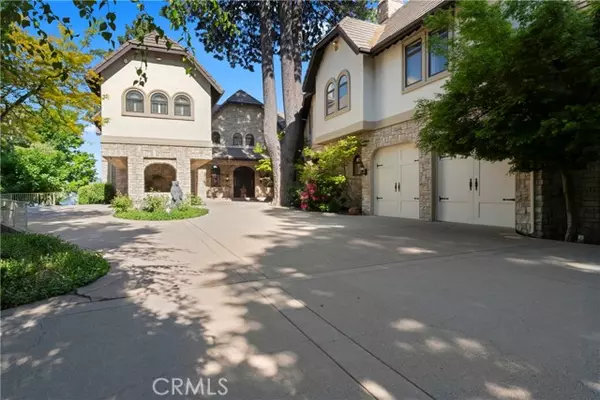 Lake Arrowhead, CA 92352,177 Shorewood Drive