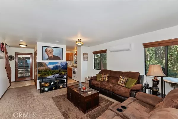 Twin Peaks, CA 92391,824 Pine Trail