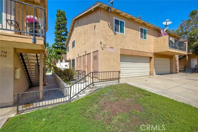 San Diego, CA 92139,6920 Camphor Lane