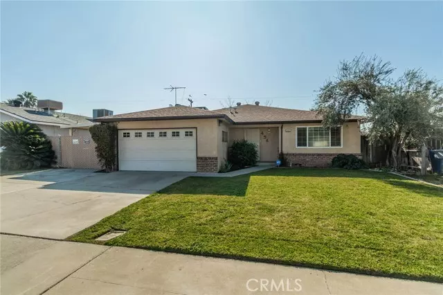 454 W Pico Avenue, Clovis, CA 93612