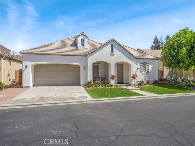 83 W Everglade Avenue, Clovis, CA 93619