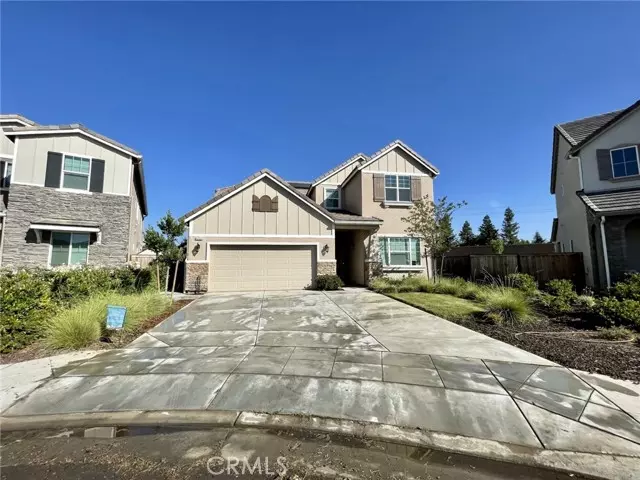 4207 Sierra Madre Avenue, Clovis, CA 93619