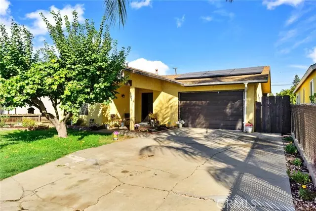 1687 5th Street, Clovis, CA 93611