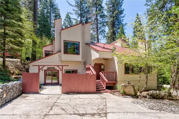 7204 Yosemite Park Way, Yosemite, CA 95389