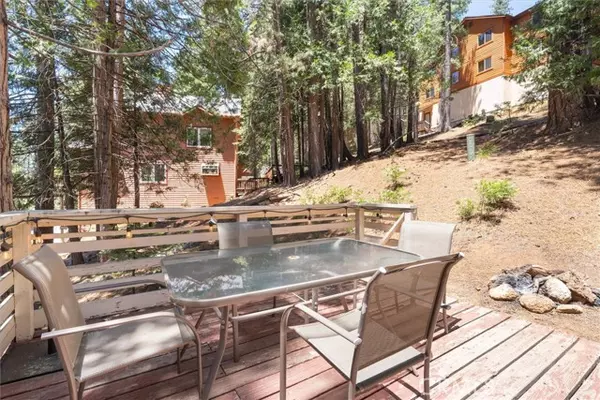 7240 Yosemite Park Way, Yosemite, CA 95389