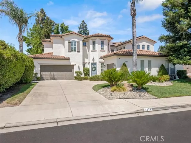 1174 N Orangewood Avenue, Clovis, CA 93611