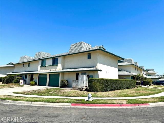 4854 N Winery Circle, Fresno, CA 93726