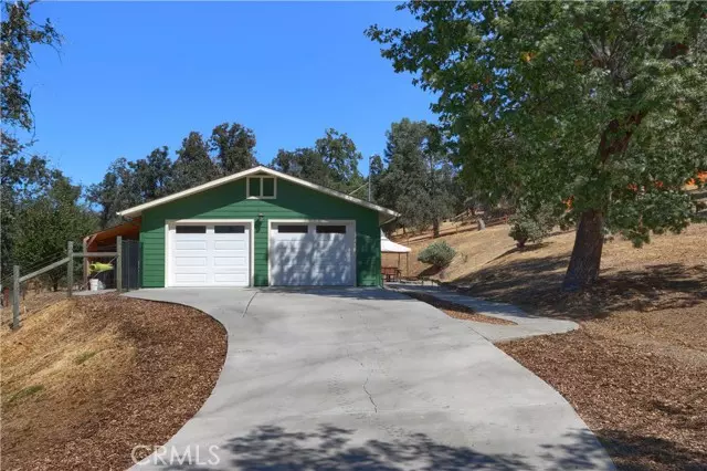 42842 W Oak Lane, Oakhurst, CA 93644