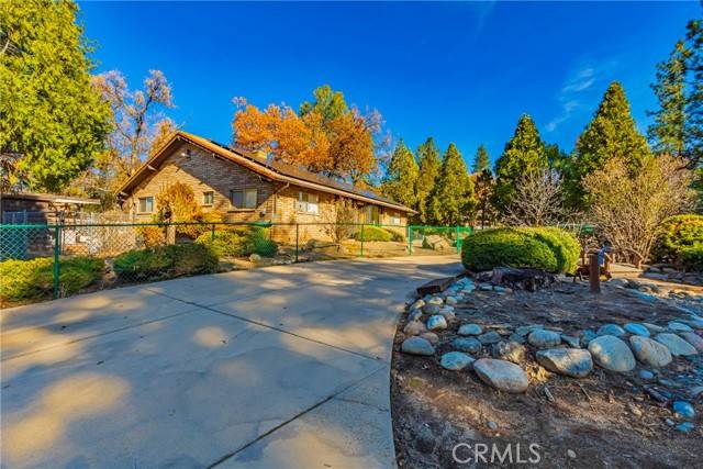 48895 Rock Point Road, Oakhurst, CA 93644