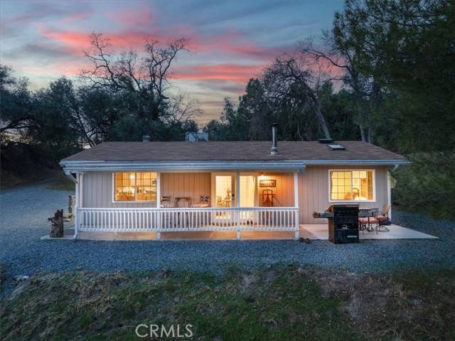 42109 River Falls Road, Oakhurst, CA 93644