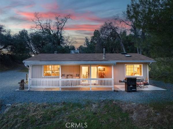 42109 River Falls Road, Oakhurst, CA 93644