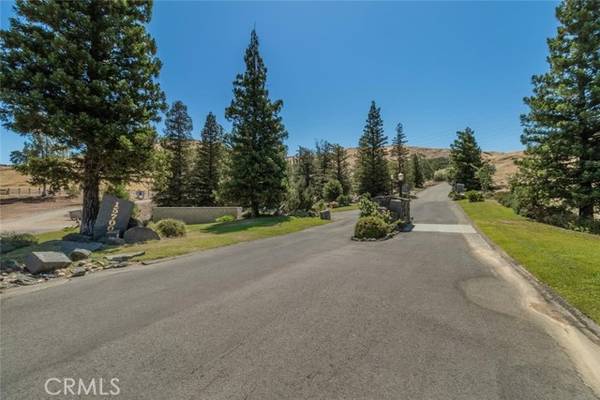 13 Summit Crest Lane, Clovis, CA 93619