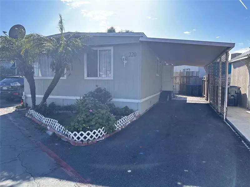 220 Vienna, Santa Ana, CA 92703