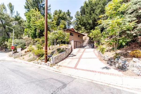 7755 Denivelle Road, Tujunga, CA 91042