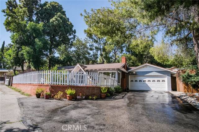 2845 Henrietta Avenue, La Crescenta, CA 91214