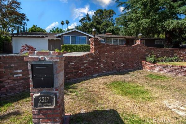 2217 Los Amigos Street, La Canada Flintridge, CA 91011