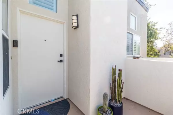 Newhall, CA 91321,21370 Nandina Lane #204