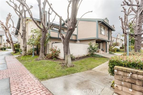 18844 Hatteras Street #B, Tarzana, CA 91356