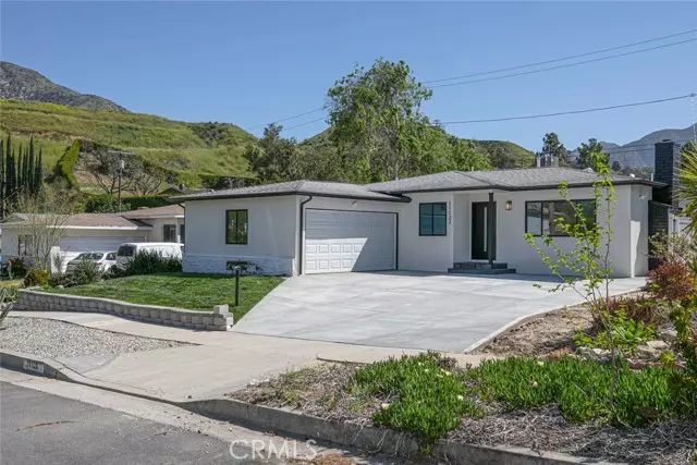 11122 Parr Avenue, Sunland, CA 91040