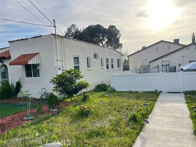 Sunland, CA 91040,10759 10757 Nassau Avenue