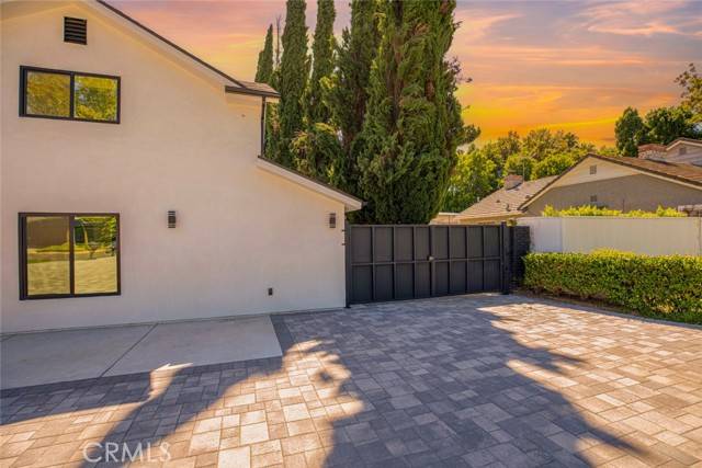 17800 Raymer Street, Sherwood Forest, CA 91325