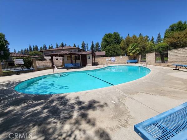 1149 W Calle De La Luna #4, Azusa, CA 91702