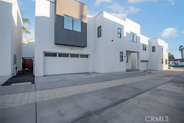 Panorama City, CA 91402,9110 N Nilo Lane