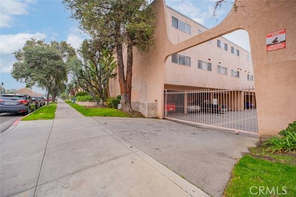 Panorama City, CA 91402,7924 Woodman Avenue #16