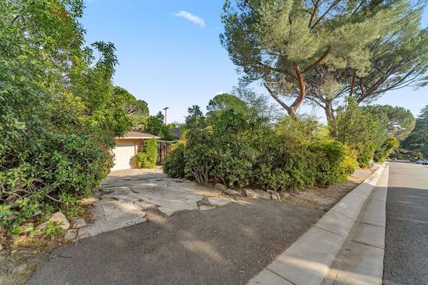 La Canada Flintridge, CA 91011,4948 Ocean View Boulevard