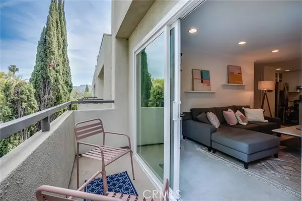 Sherman Oaks, CA 91423,4702 Fulton Avenue #303