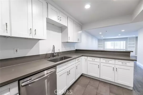 Glendale, CA 91203,315 Chester Street #211